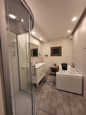 Jetted tub, hair dryer, towels, soap