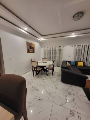 Interior - 3-ROOM APARTMENT WITH BALCONY TERRACE GARDEN SWIMMING POOL (Abidjan)
