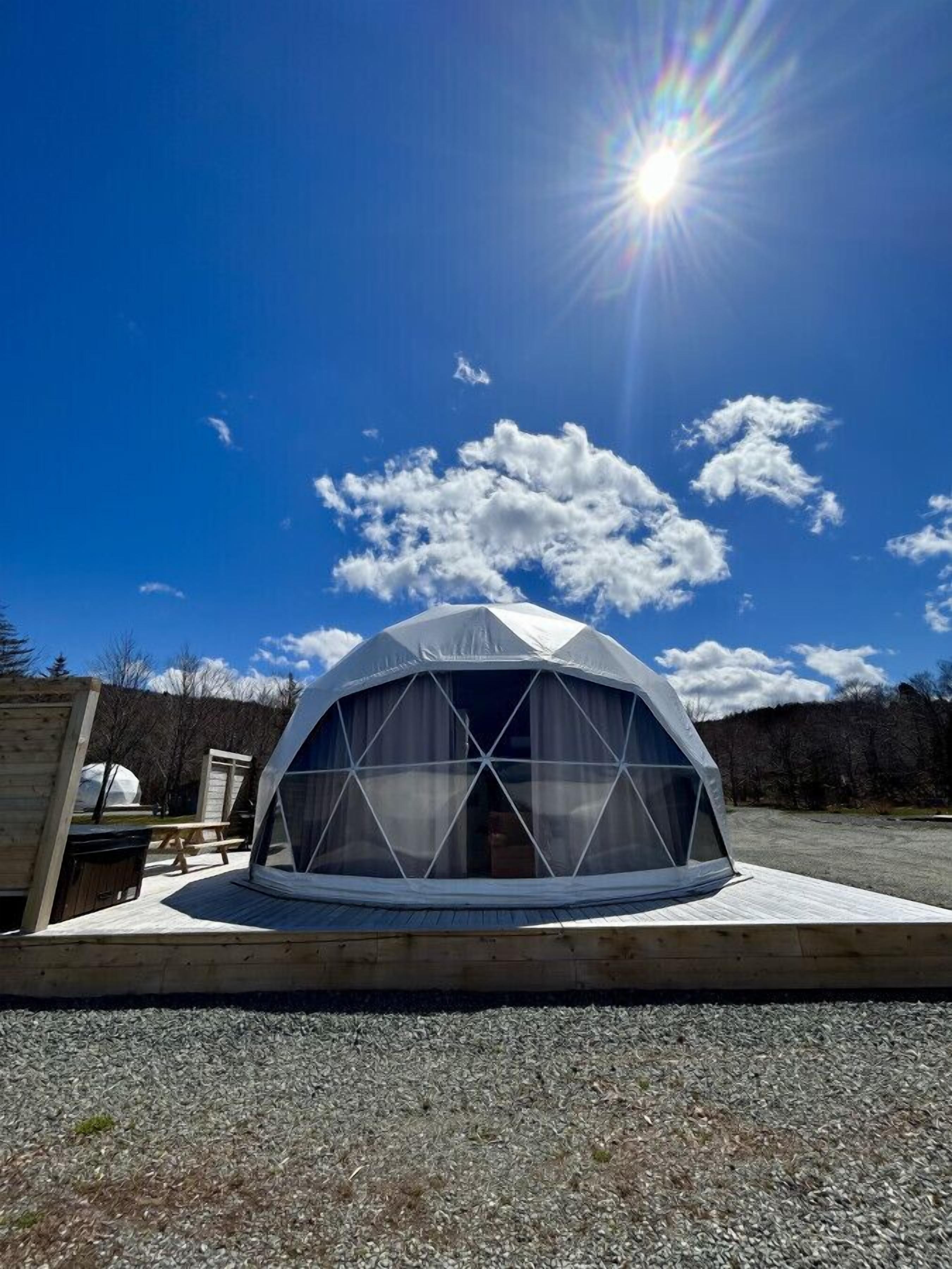 Dome 4 · Lakeside Luxury Dome Experience With Hot Tub (Lodge