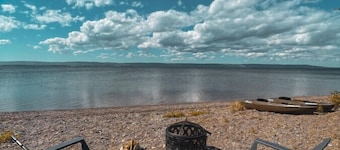 Dome 4 · Lakeside Luxury Dome Experience With Hot Tub