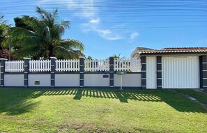 Property grounds - House in the Lakes Region (Gesylândia Araruama)