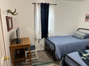 3 bedrooms, desk, iron/ironing board, free WiFi