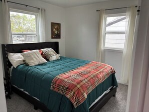 3 habitaciones, escritorio, tabla de planchar con plancha y wifi gratis