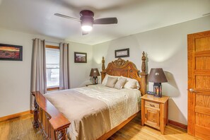 2 bedrooms, iron/ironing board, Internet, bed sheets - 4 Mi to Kentucky Downs: Countryside House (Portland)