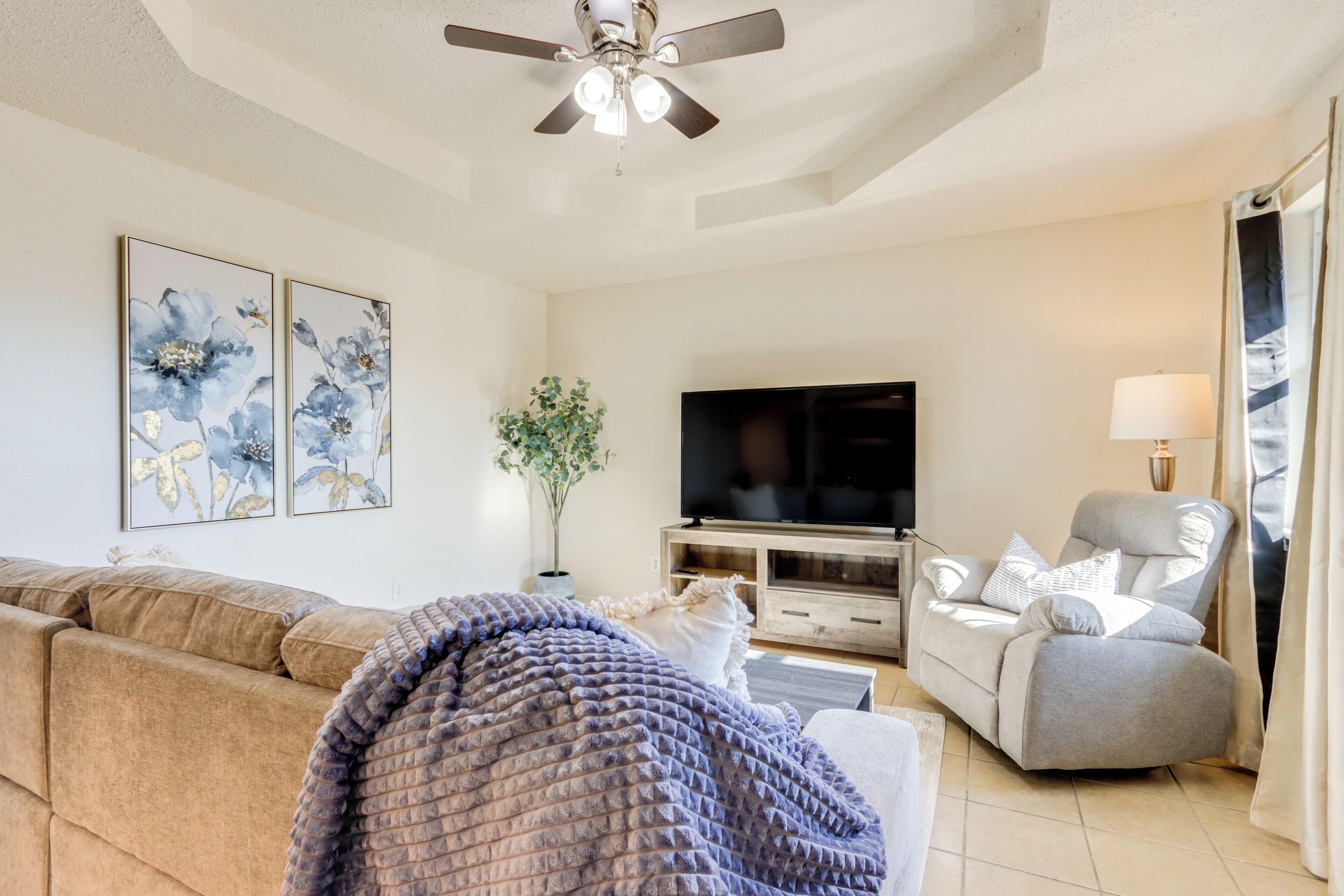 Home W/ Fenced Yard Near Dtwn Rogers! - 로저스