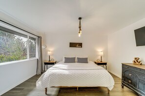 1 bedroom, iron/ironing board, WiFi, bed sheets - < 2 Mi to Red Rock State Park: Cozy Sedona Cottage (Sedona)