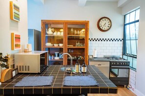 Mikrowelle, Ofen, Herdplatte, Geschirrspüler