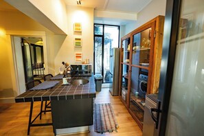 Mikrowelle, Ofen, Herdplatte, Geschirrspüler