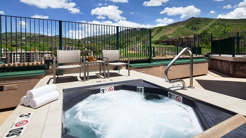 Sheraton Steamboat 2br, 2 ba. Morningside Villa SKI IN, SKI OUT. New Year's Week