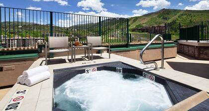 Sheraton Steamboat 2br, 2 ba. Morningside Villa SKI IN, SKI OUT. New Year's Week