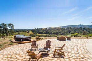 Terrace/patio - ViNO On ViNEYARD-Westside Wine Trail (Paso Robles)