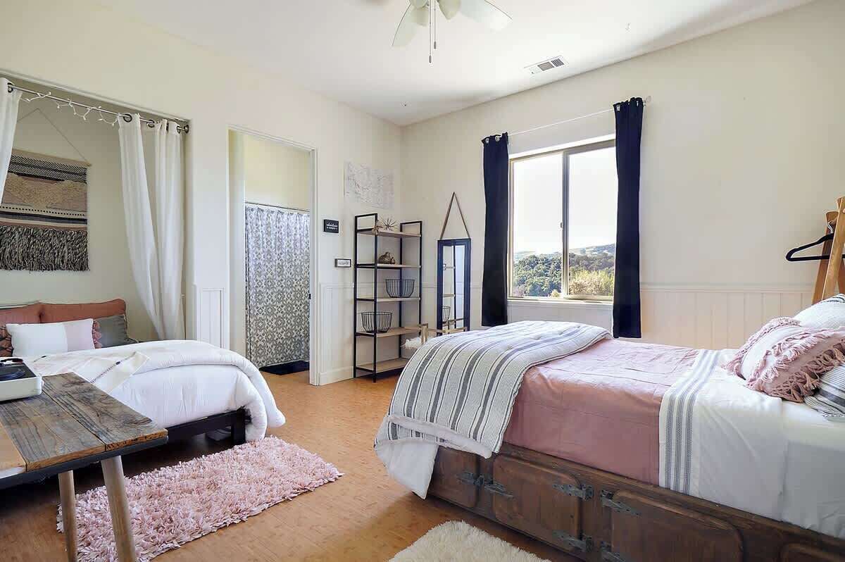 4 bedrooms, iron/ironing board, travel cot, free WiFi