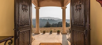 ViNO On ViNEYARD-Westside Wine Trail