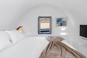 5 bedrooms, iron/ironing board, WiFi, bed sheets - Cellaria Estate, with 5 bedrooms, private pool, tennis court (Santorini)