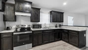 Microwave, oven, stovetop, cookware/dishes/utensils