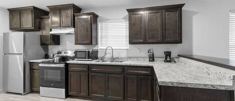 Micro-ondes, four, plaque de cuisson