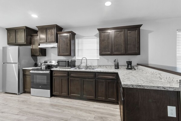 Microwave, oven, stovetop, cookware/dishes/utensils