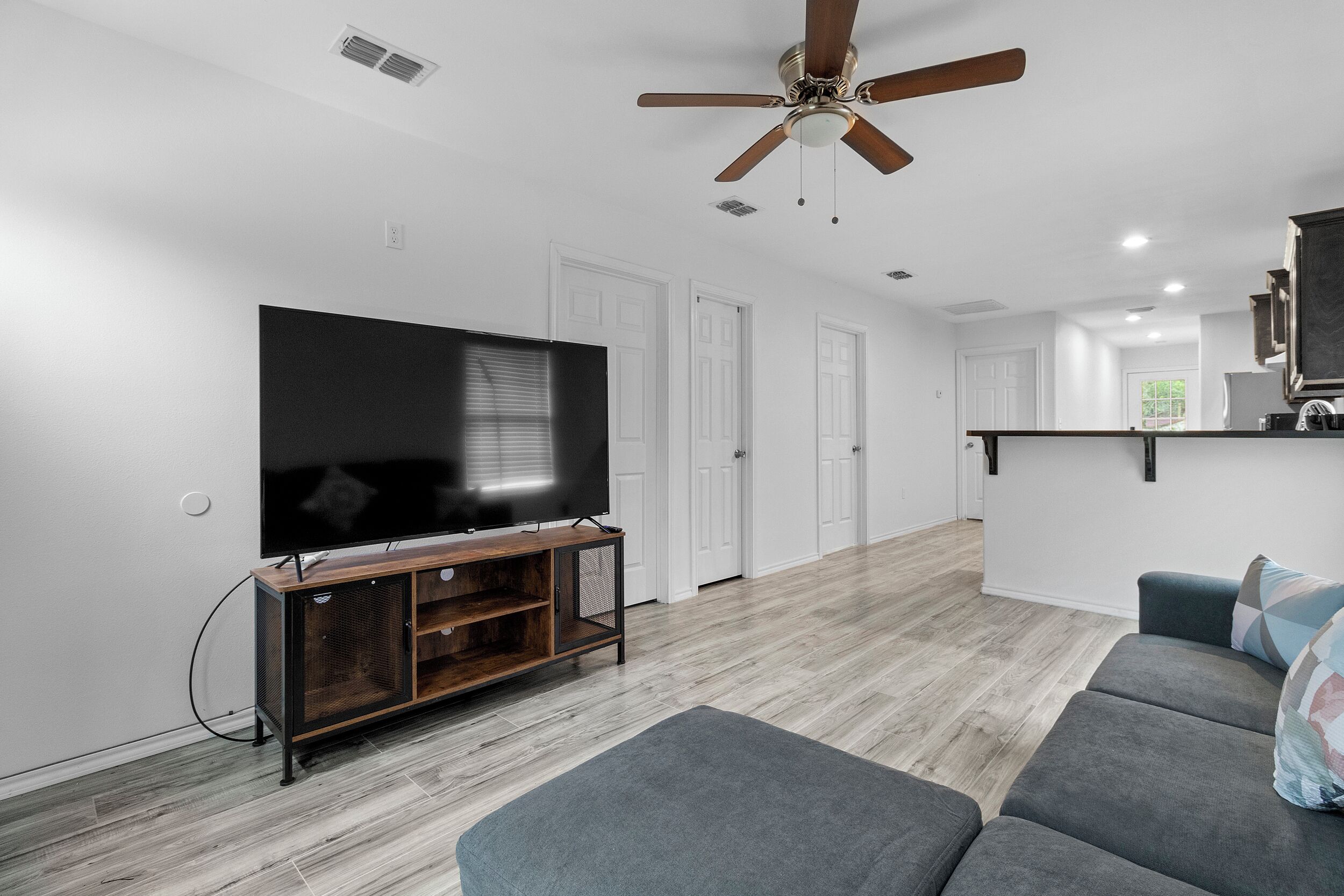 Brand New 3 Bed House In Central San Benito With Ac, Wifi, And Digital Features - La Paloma, TX