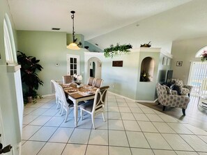 Dining - Amazing 3/2 vacation home with private pool!! (Davenport)