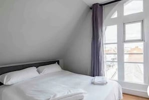 2 bedrooms, iron/ironing board, WiFi, bed sheets
