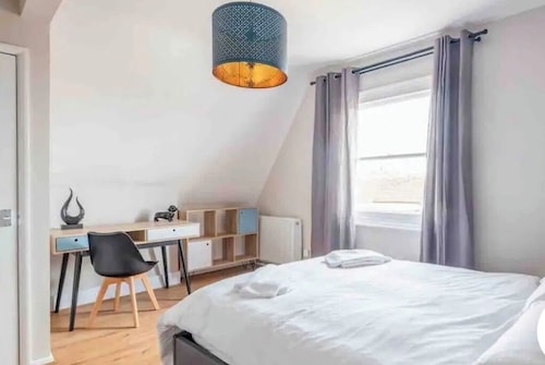 2 Bedroom Penthouse St Albans City Centre - stay right in the heart of the city