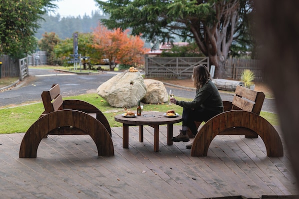 BBQ/picnic Area - Maydena Lodge (Maydena)