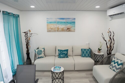  Cosy one bedroom condo in Holetown, St. James with pool access!!