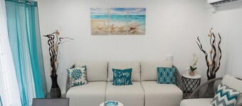  Cosy one bedroom condo in Holetown, St. James with pool access!!