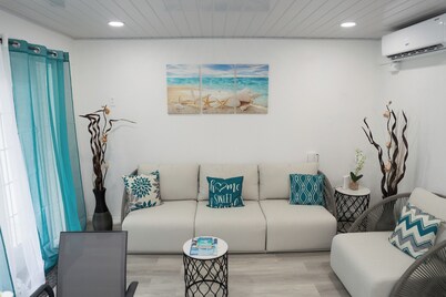  Cosy one bedroom condo in Holetown, St. James with pool access!!