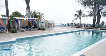 Cosy one bedroom condo in Holetown, St. James with pool access!!