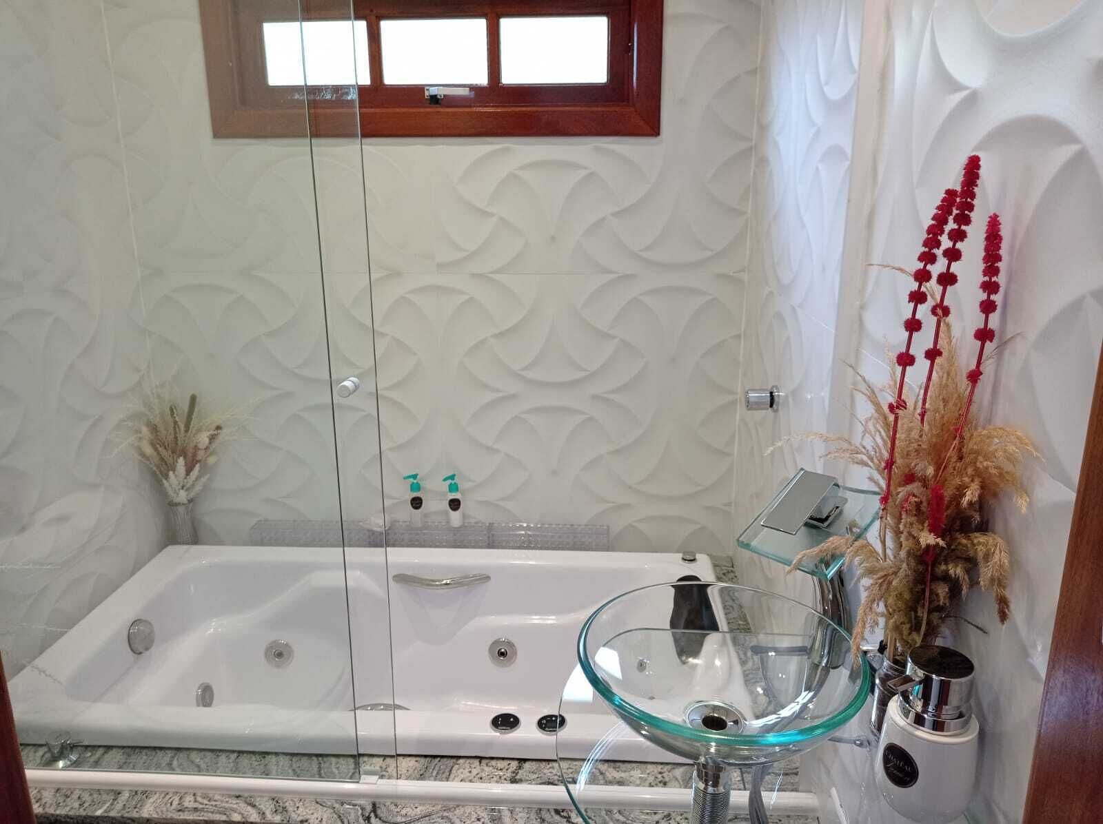 Family Suite, Garden View | Bathroom | Hair dryer, towels, soap, shampoo