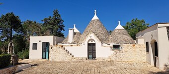 Trullo near Ostuni quiet with fenced heated pool with Starlink wifi