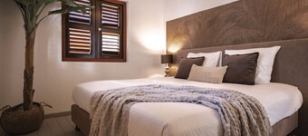 Deluxe honeymoon bungalow with private pool @ Botanique Dive Resort