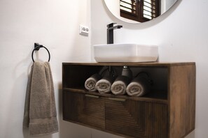 Unclassified image, 3 of 11, button