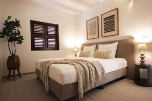 Unclassified image, 3 of 16, button