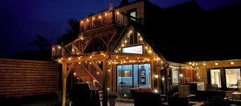 The Castle - 4-bedroom house with AC, WiFi in Grey County