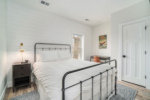 6 quartos, escrivaninha, Wi-Fi de cortesia, roupa de cama