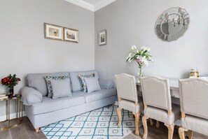 Smart TV - Royal Mile Tenement Flat Retreat (Edinburgh)