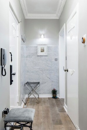 Interior - Royal Mile Tenement Flat Retreat (Edinburgh)