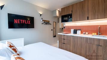 Een strijkplank/strijkijzer, gratis wifi, beddengoed