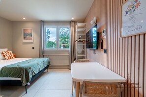 Iron/ironing board, travel crib, free WiFi, bed sheets