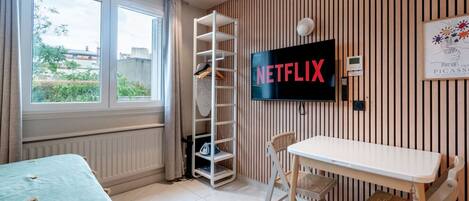 Silitysrauta/-lauta, vauvan matkasänky, ilmainen Wi-Fi, vuodevaatteet