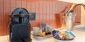 Kaffe og/eller kaffemaskine
