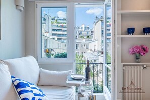 Smart TV - De Montescal - Studio (Paris)