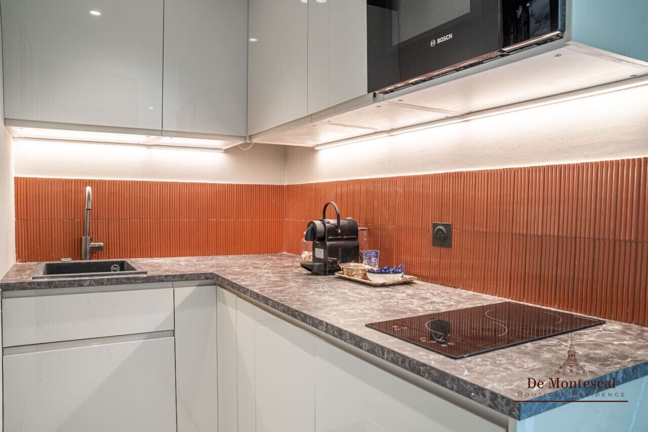 Fridge, microwave, stovetop, dishwasher