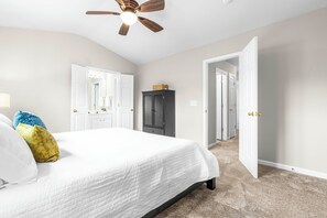 3 bedrooms, desk, iron/ironing board, free WiFi