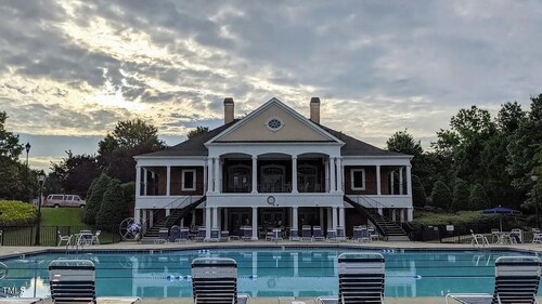 Ideal Short or Mid-Term 3B/2B Rental Townhome in N. Raleigh–Near RTP/Cary/Durham