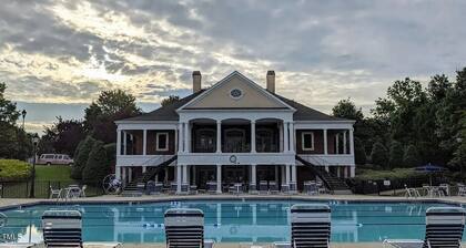 Ideal Short or Mid-Term 3B/2B Rental Townhome in N. Raleigh–Near RTP/Cary/Durham