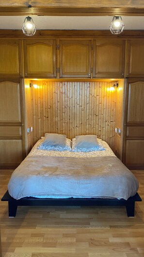 2 soverom og sengetøy