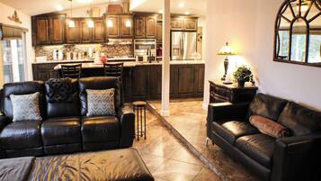 Smart TV, chimenea, estéreo y impresora